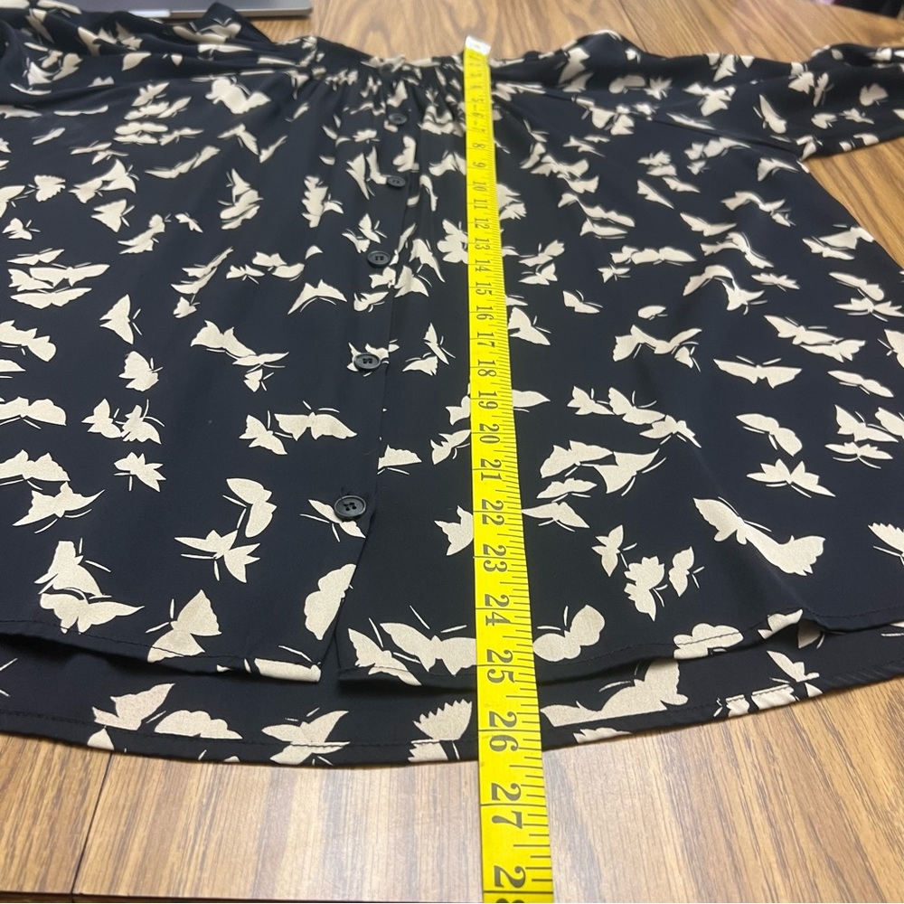 🦄SOLD🦄 Tucker The Classic Blouse in Butterflies, Silk - Picture 11 of 12